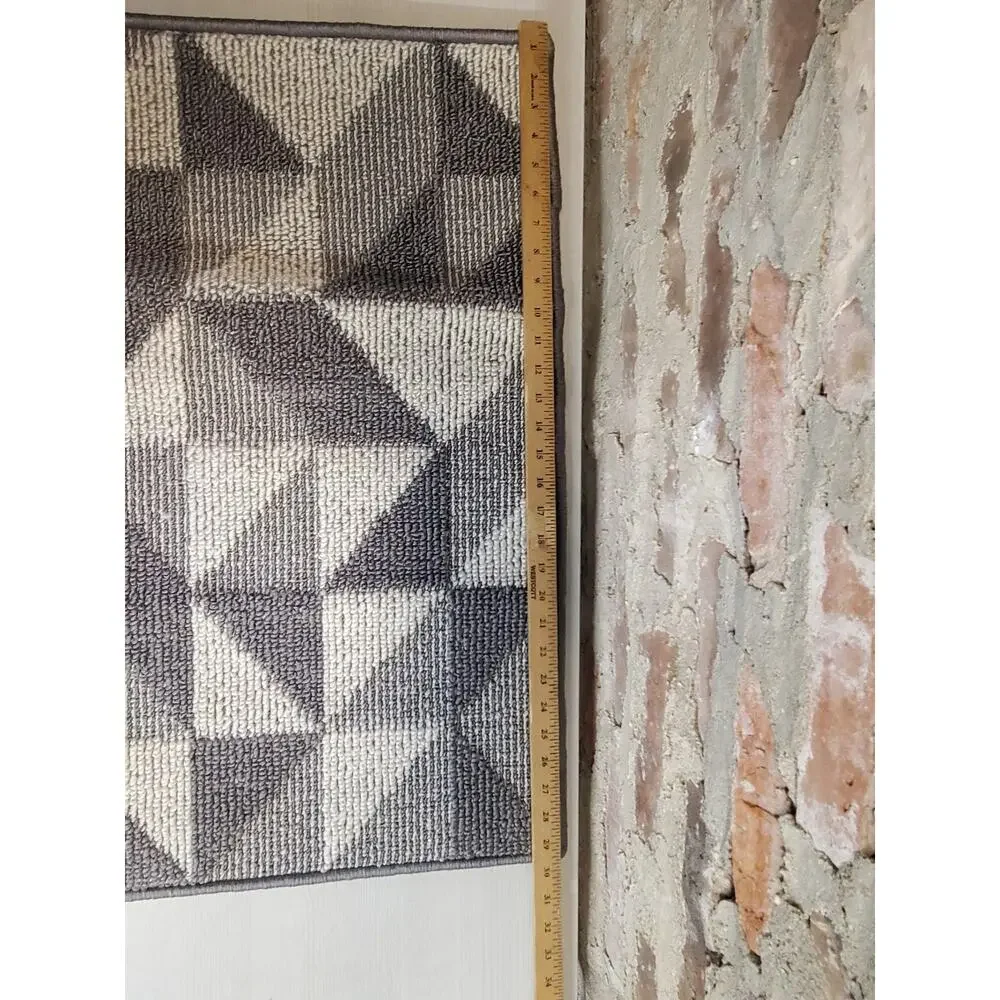 Geometric Pattern Bath Mat Gray White Modern Anti Slip Washable 27x17 Inch